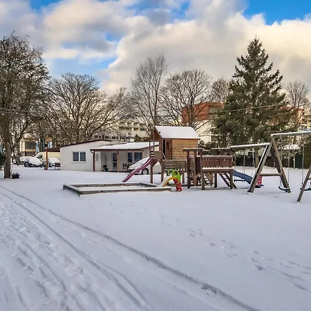 Ajna Park W Uzdrowisku Деревянный коттедж Колобжег